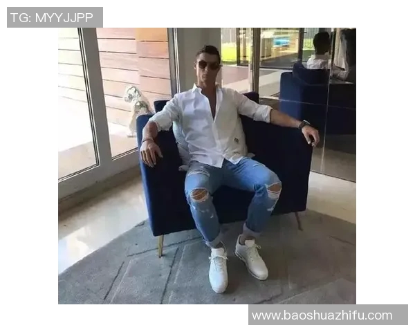 足球明星的另一半优雅瞬间白衬衫展现时尚魅力与温柔气质